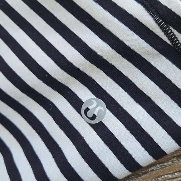 Lululemon Tank-Size 6 - Picture 3 of 5